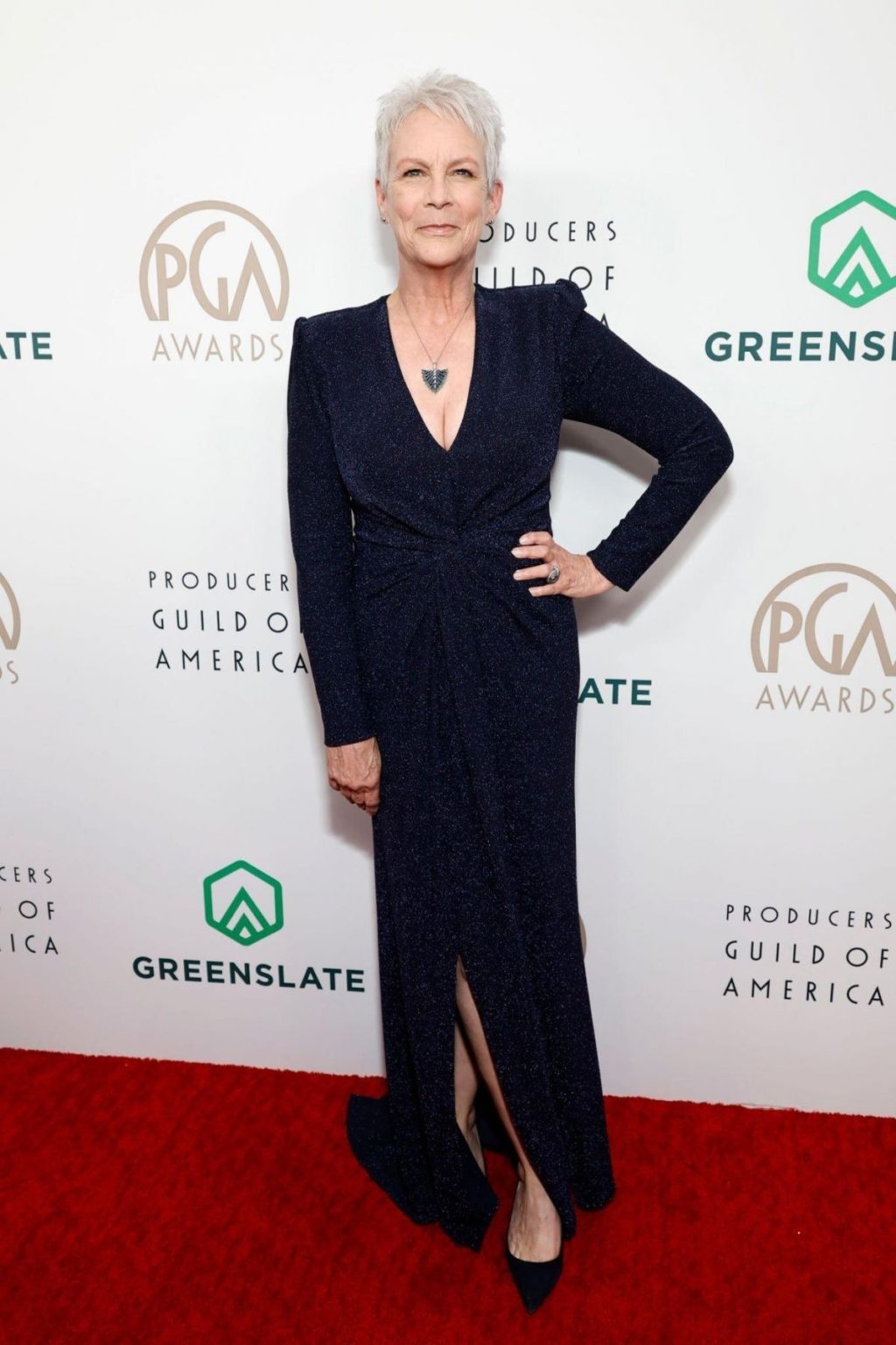 « Une robe aussi révélatrice à 64 ans? » Quand Jamie Lee Curtis est ...